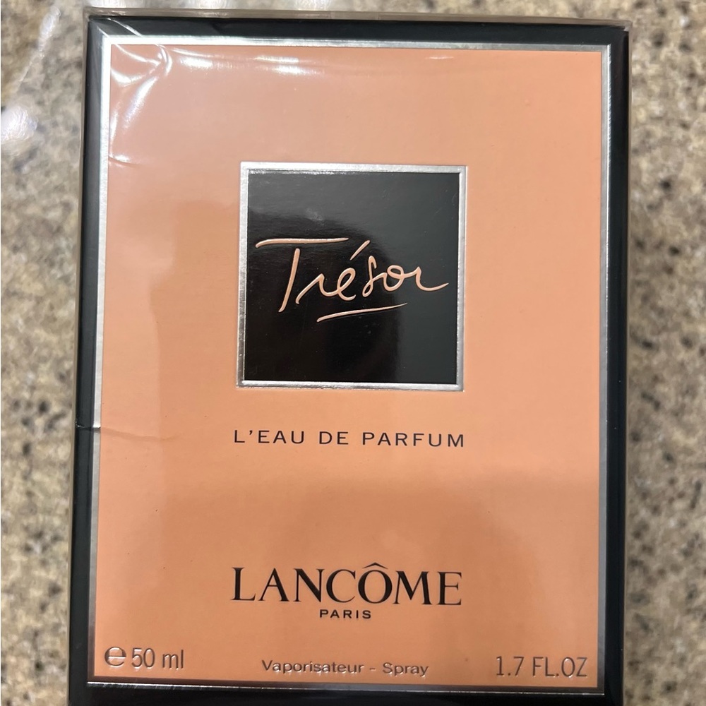 Trésor L'Eau de Parfum - Elegant Black and Peach